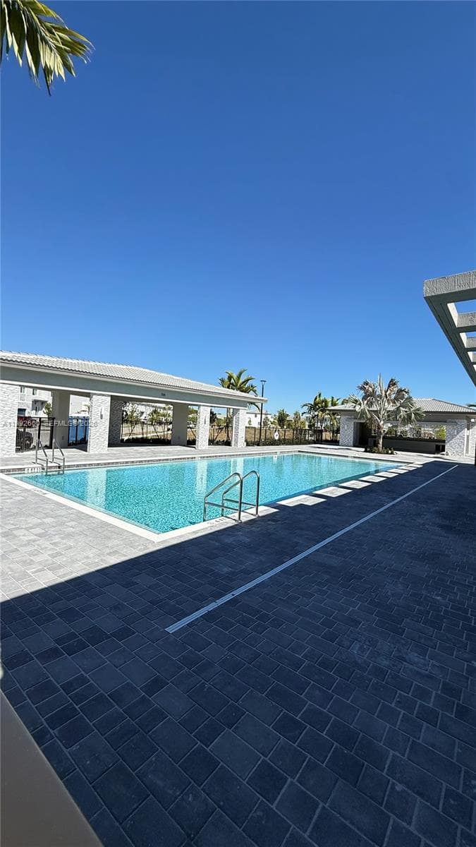 679 SE 13th St Cir, Homestead FL 33034 — 9
