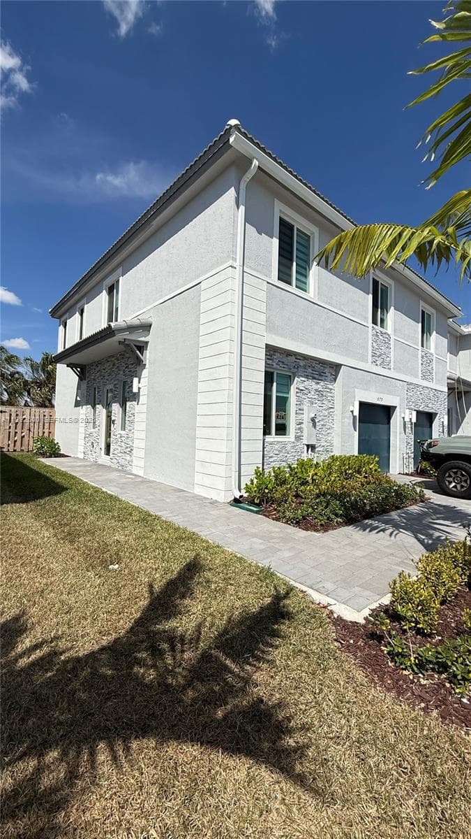 679 SE 13th St Cir, Homestead FL 33034 — 14