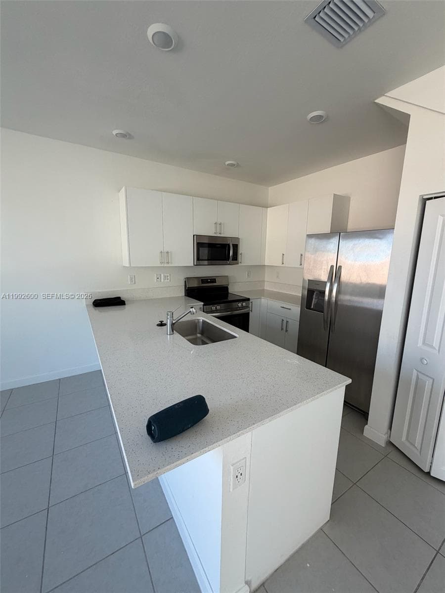 679 SE 13th St Cir, Homestead FL 33034 — 19