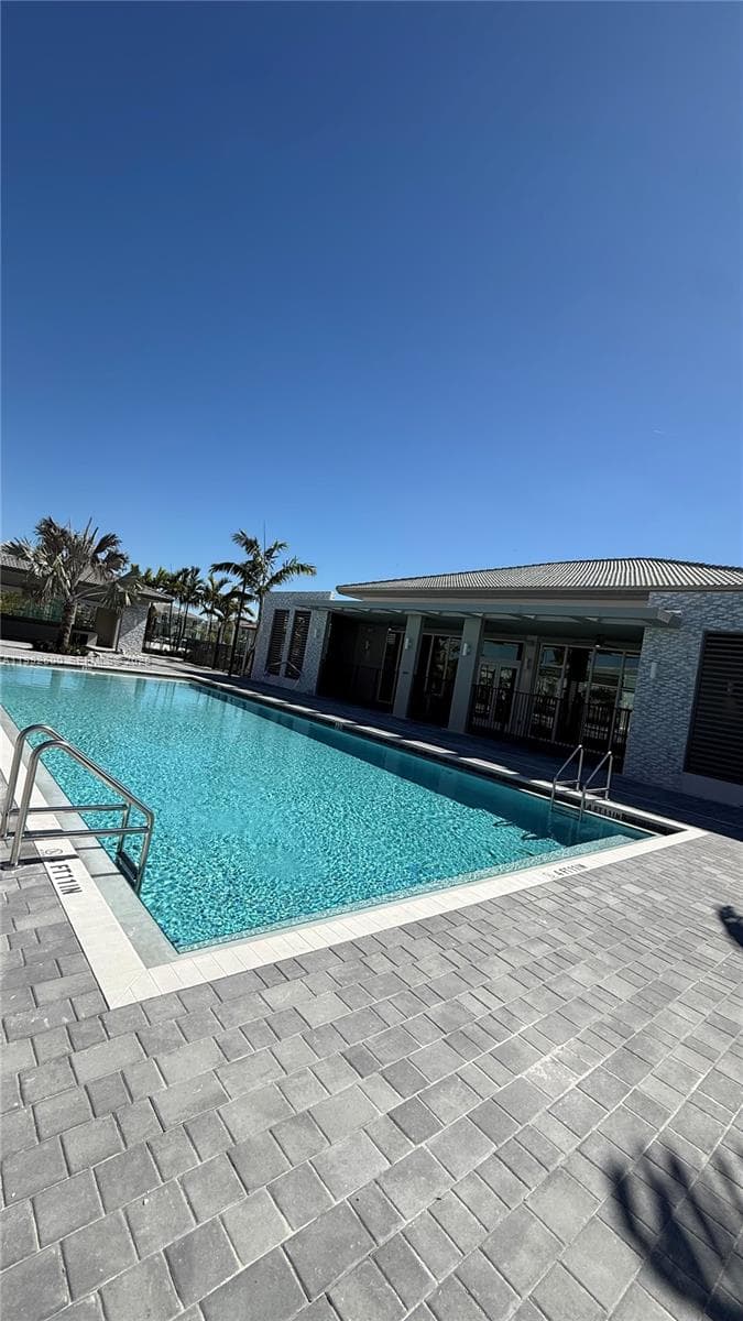 679 SE 13th St Cir, Homestead FL 33034 — 8