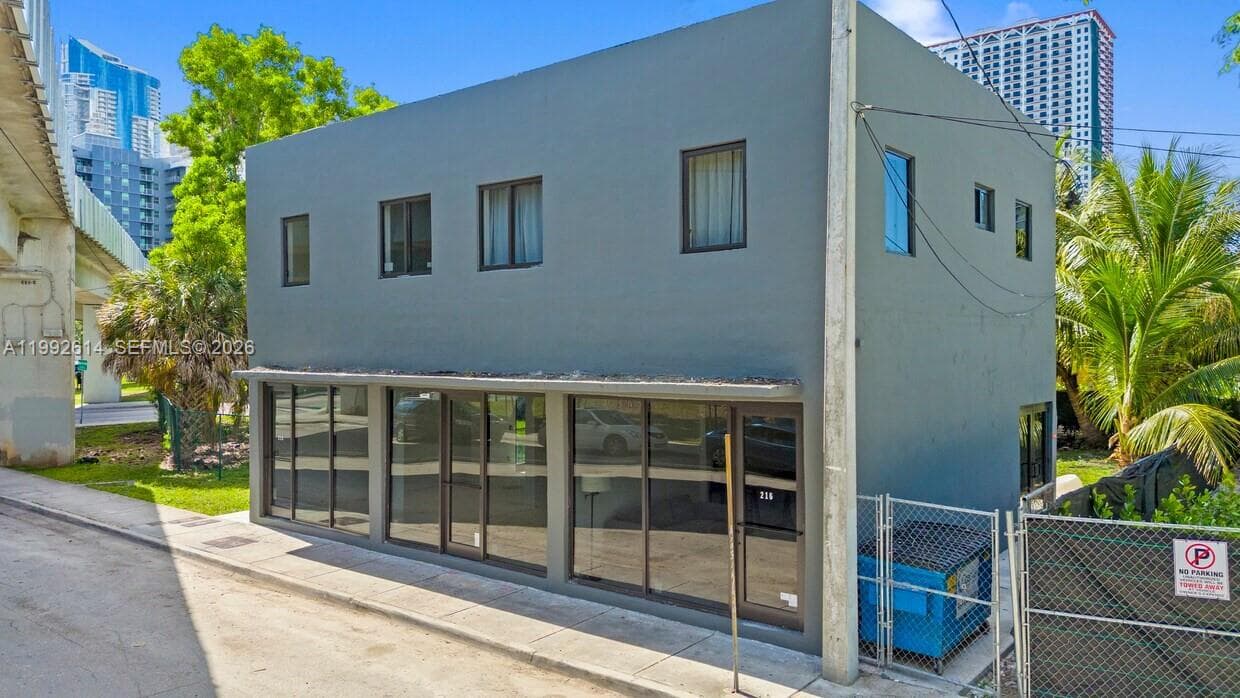 216 NW 11th St, Miami FL 33136 — 2