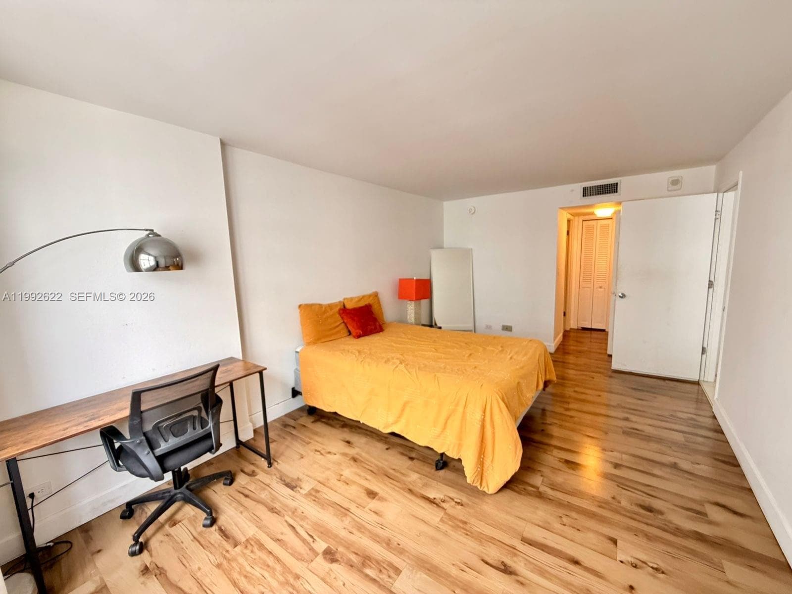 6039 Collins Ave # 1506, Miami Beach FL 33140 — 7