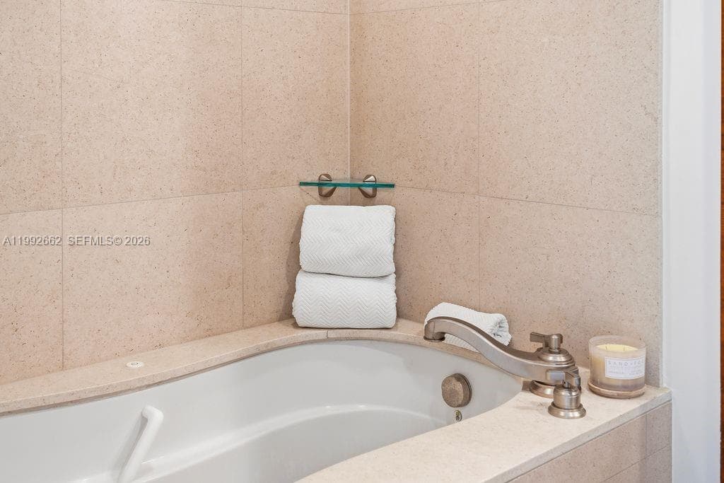 6801 Collins Ave # 1414, Miami Beach FL 33141 — 9