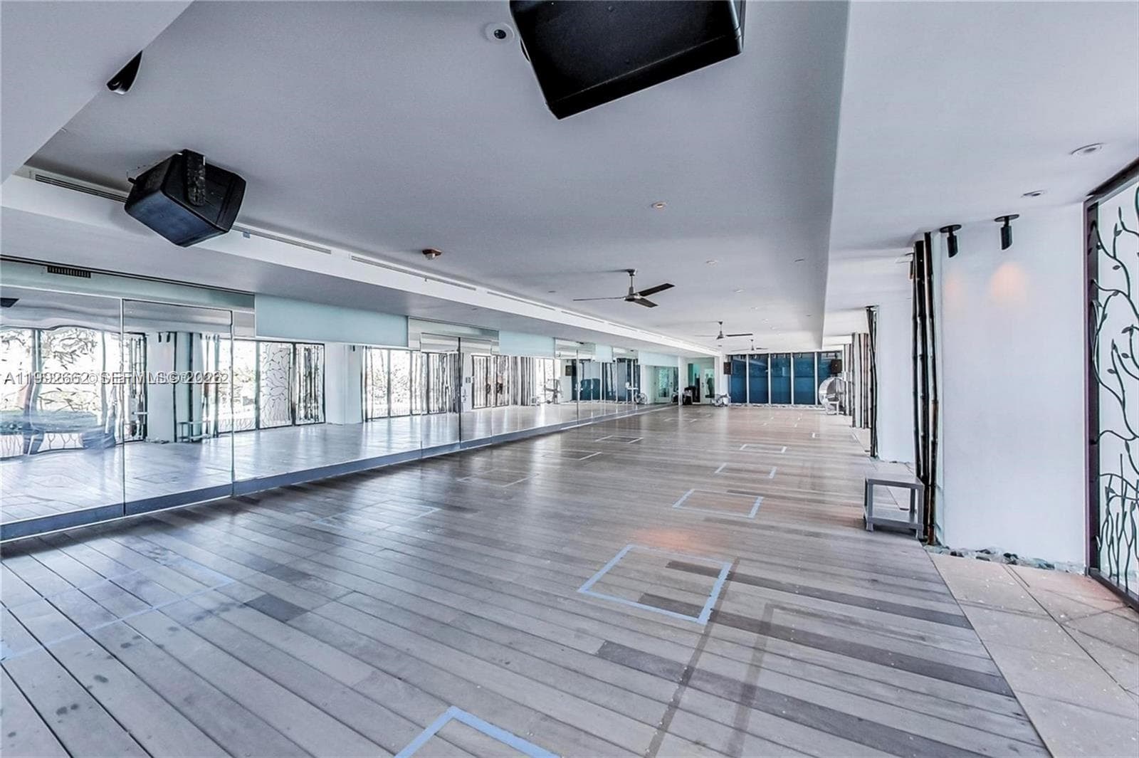 6801 Collins Ave # 1414, Miami Beach FL 33141 — 29