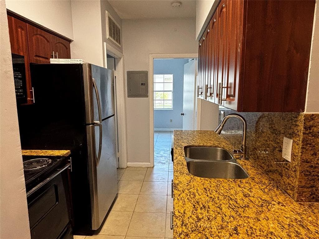 18340 NW 68th Avenue # F, Hialeah FL 33015 — 10