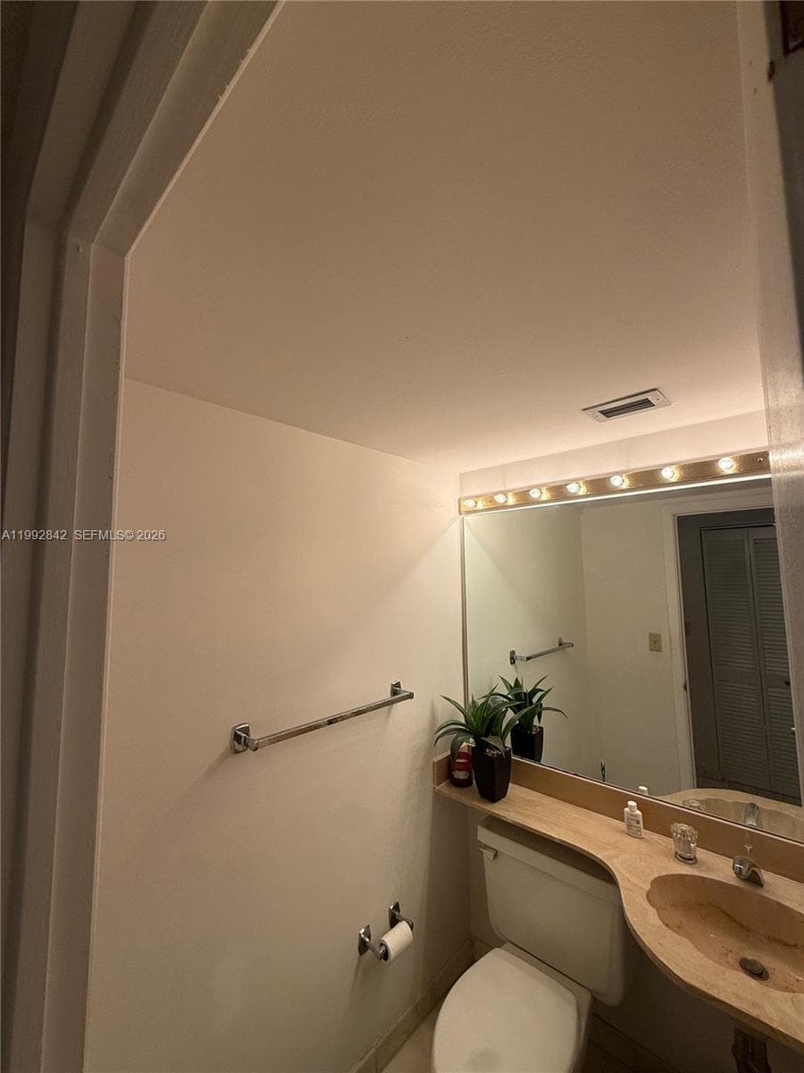 11111 Biscayne Blvd # 7E, Miami FL 33181 — 18