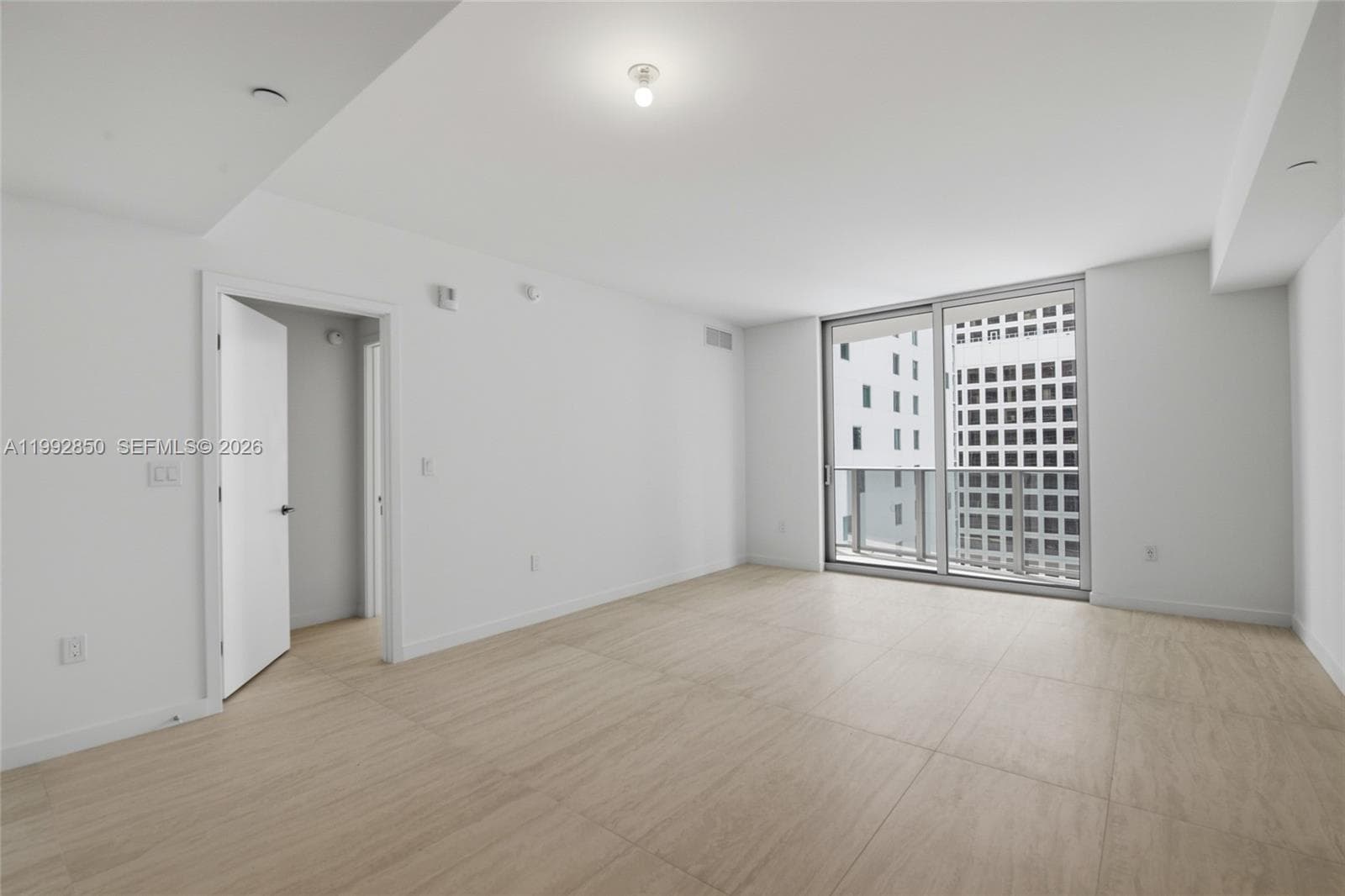 77 SE 5th Street # 2914, Miami FL 33131 — 17