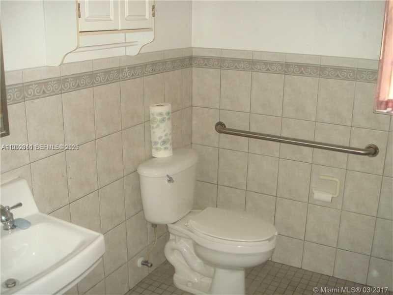 20020 Bel Aire Dr, Cutler Bay FL 33189 — 32