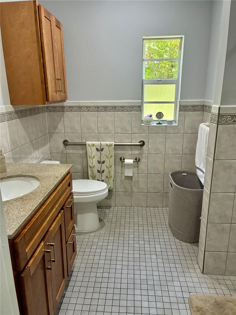 20020 Bel Aire Dr, Cutler Bay FL 33189 — 33