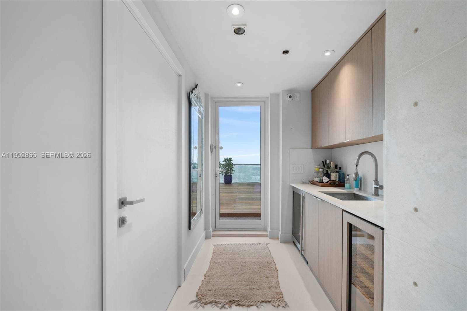 1040 Biscayne Blvd # 4607, Miami FL 33132 — 17
