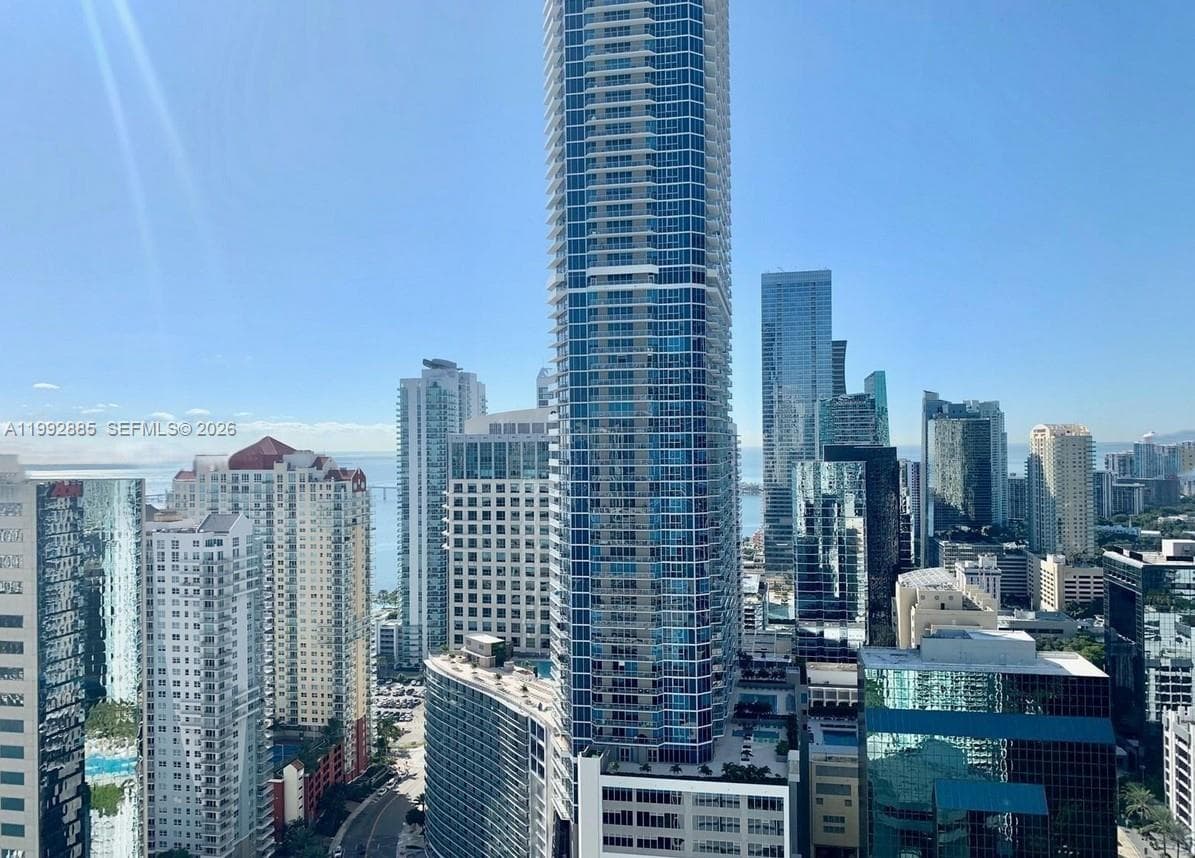 950 Brickell Bay Dr # 3807, Miami FL 33131 — 2