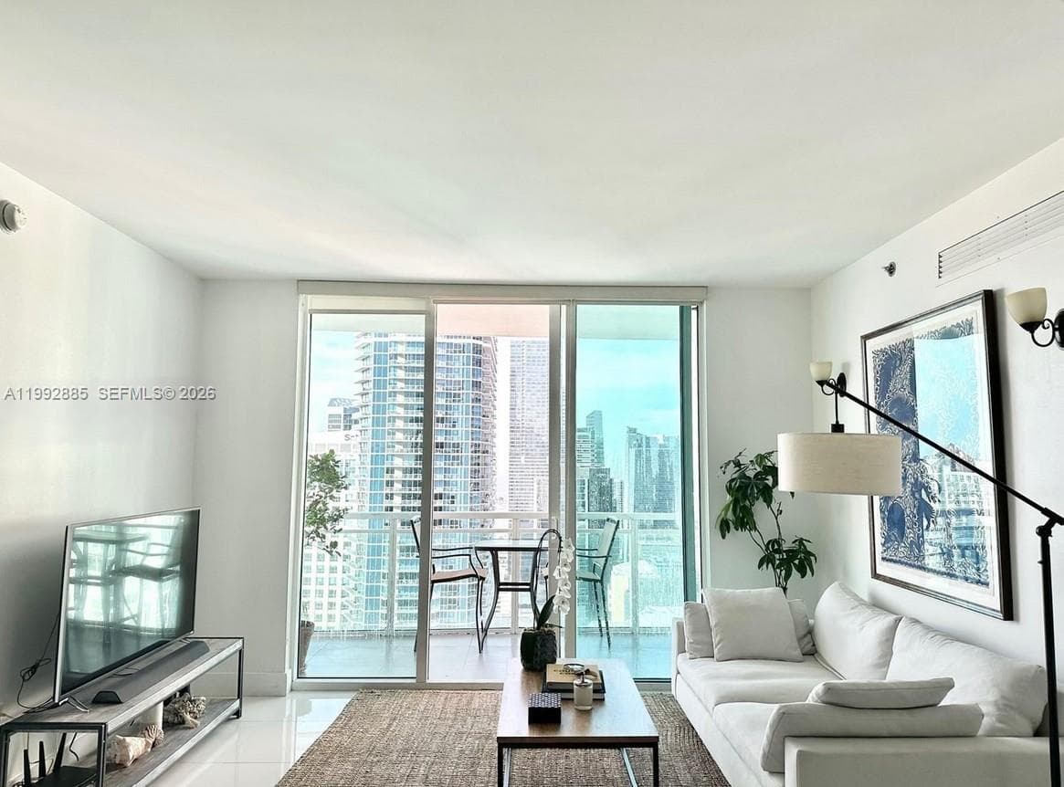 950 Brickell Bay Dr # 3807, Miami FL 33131 — 5