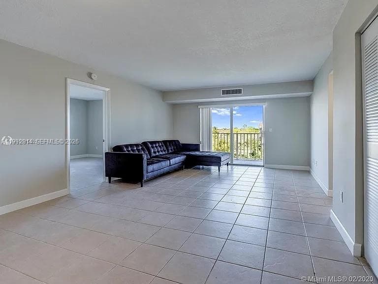 8240 SW 210th St # 319, Cutler Bay FL 33189 — 4