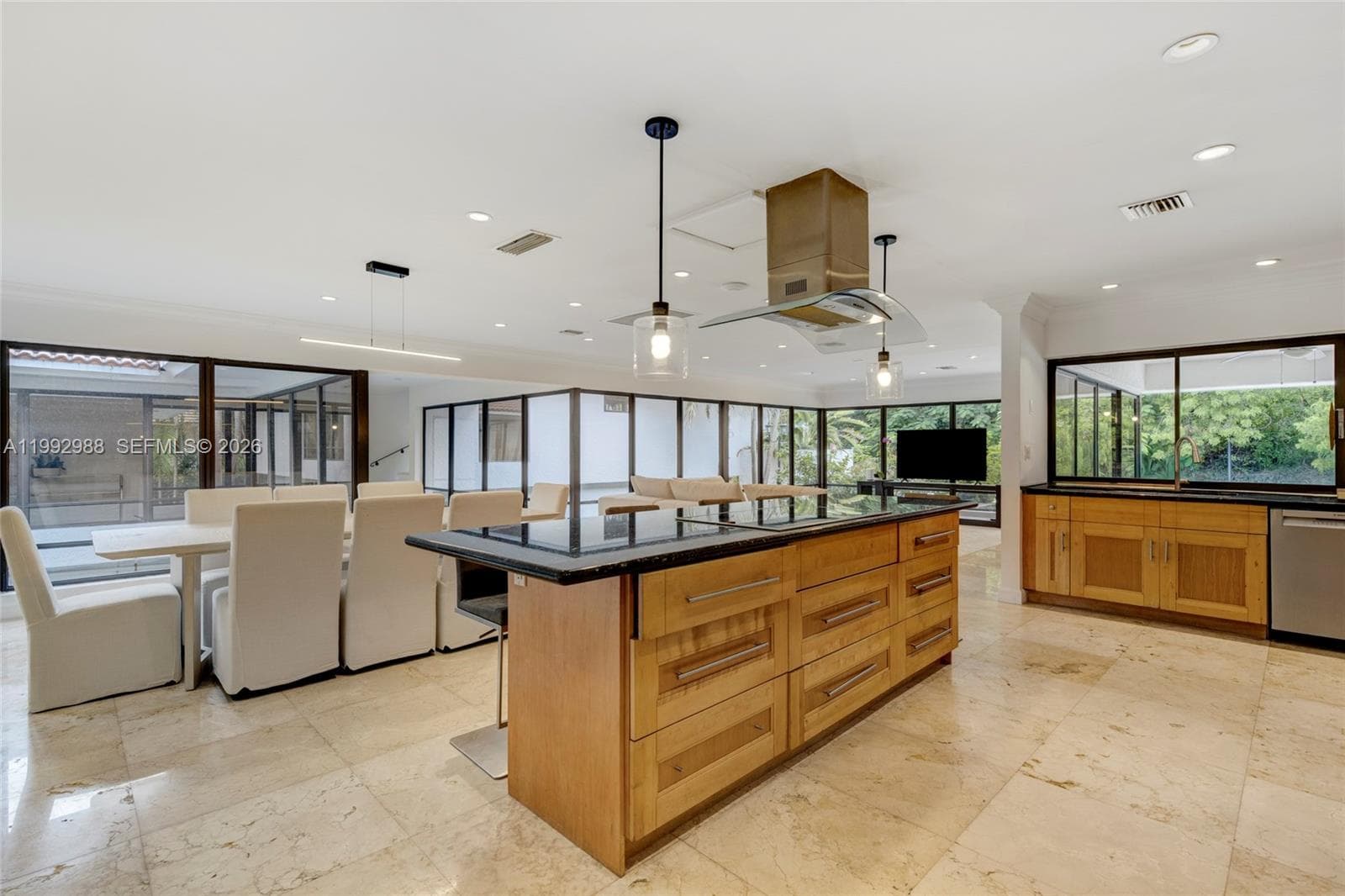 8118 Los Pinos Blvd, Coral Gables FL 33143 — 5