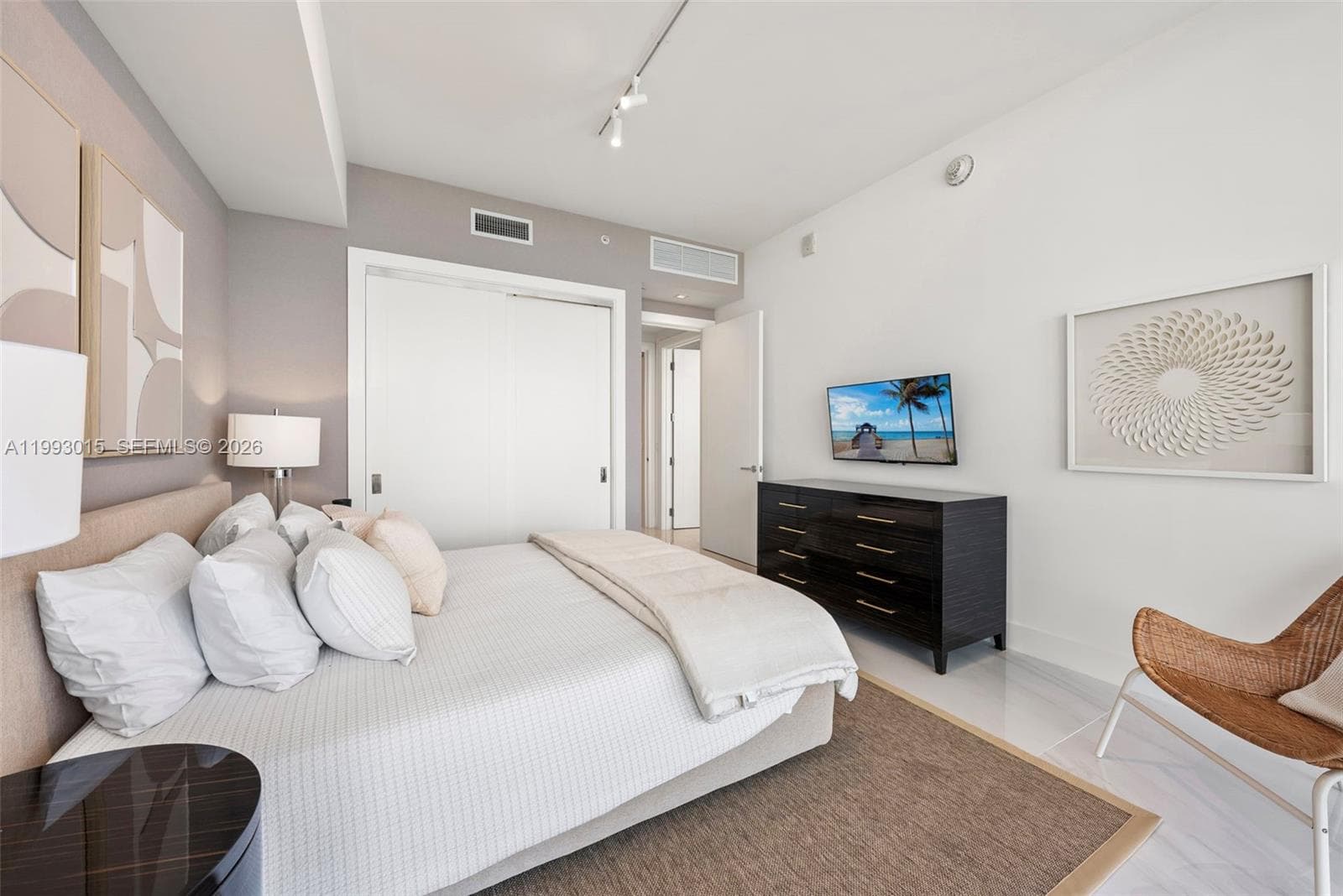 18501 Collins Ave # 2504, Sunny Isles Beach FL 33160 — 40