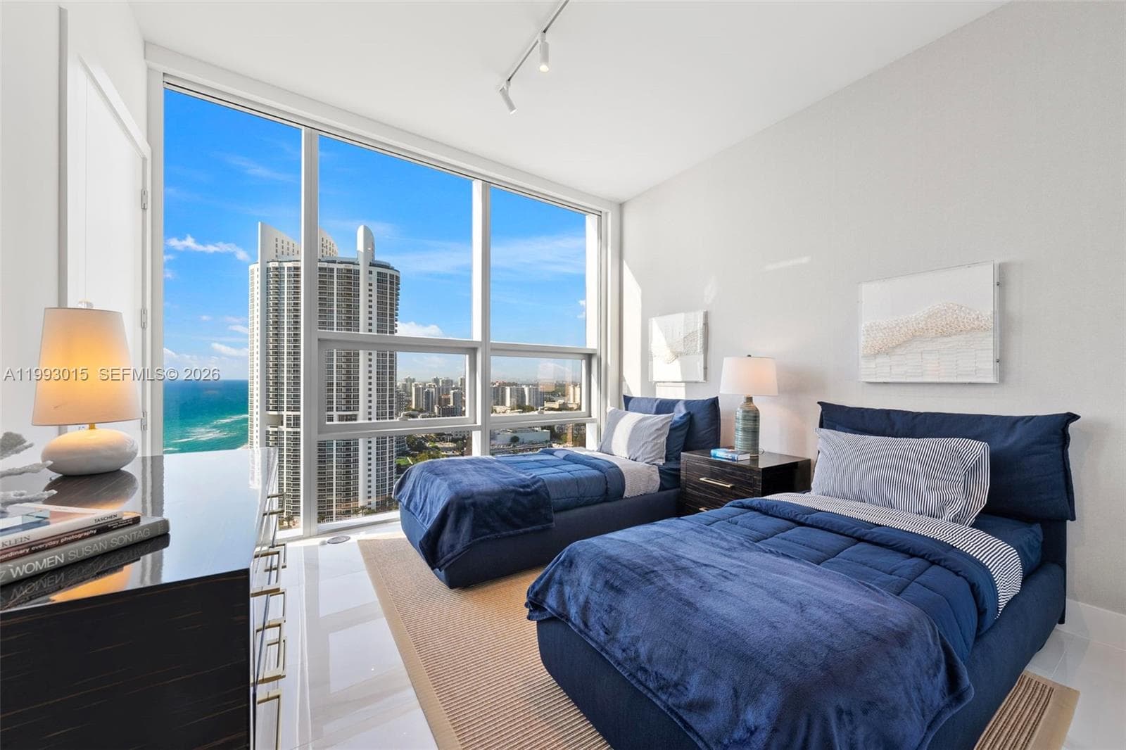 18501 Collins Ave # 2504, Sunny Isles Beach FL 33160 — 32