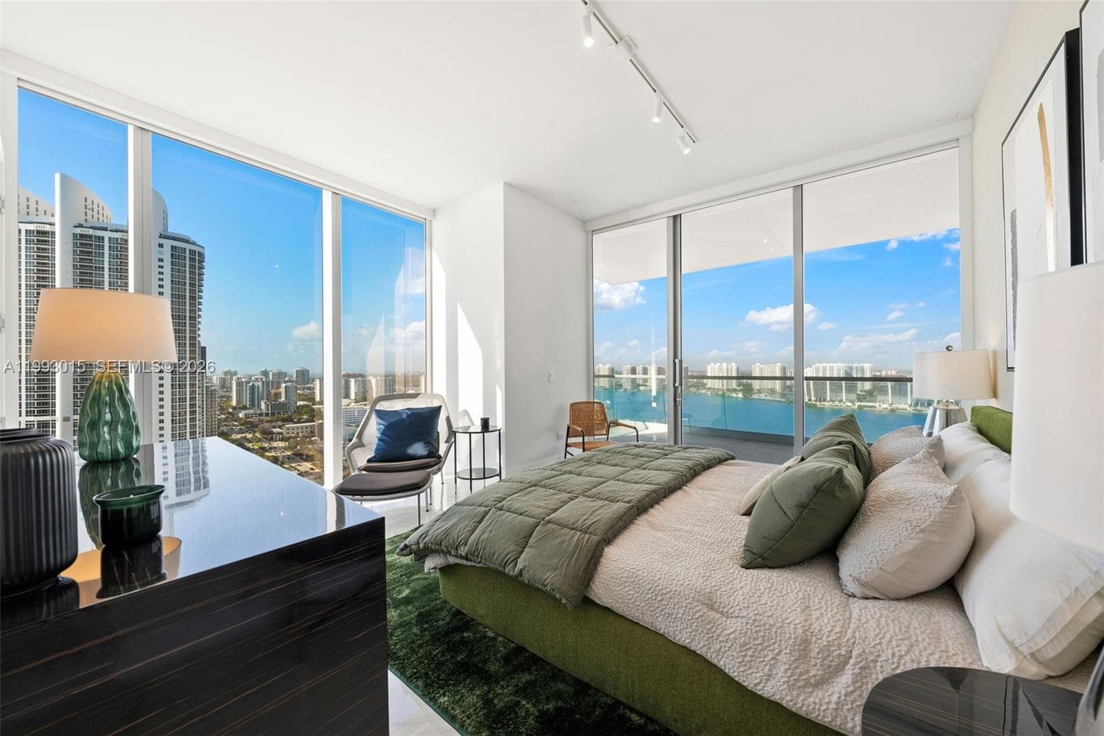 18501 Collins Ave # 2504, Sunny Isles Beach FL 33160 — 35