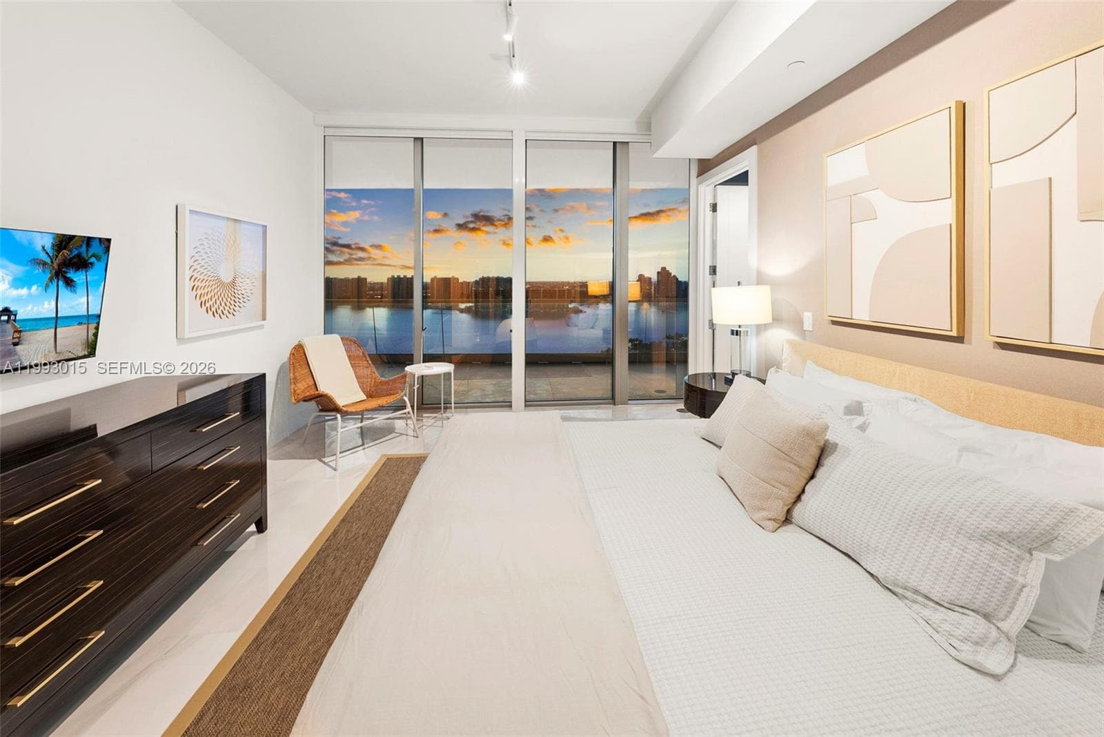 18501 Collins Ave # 2504, Sunny Isles Beach FL 33160 — 66