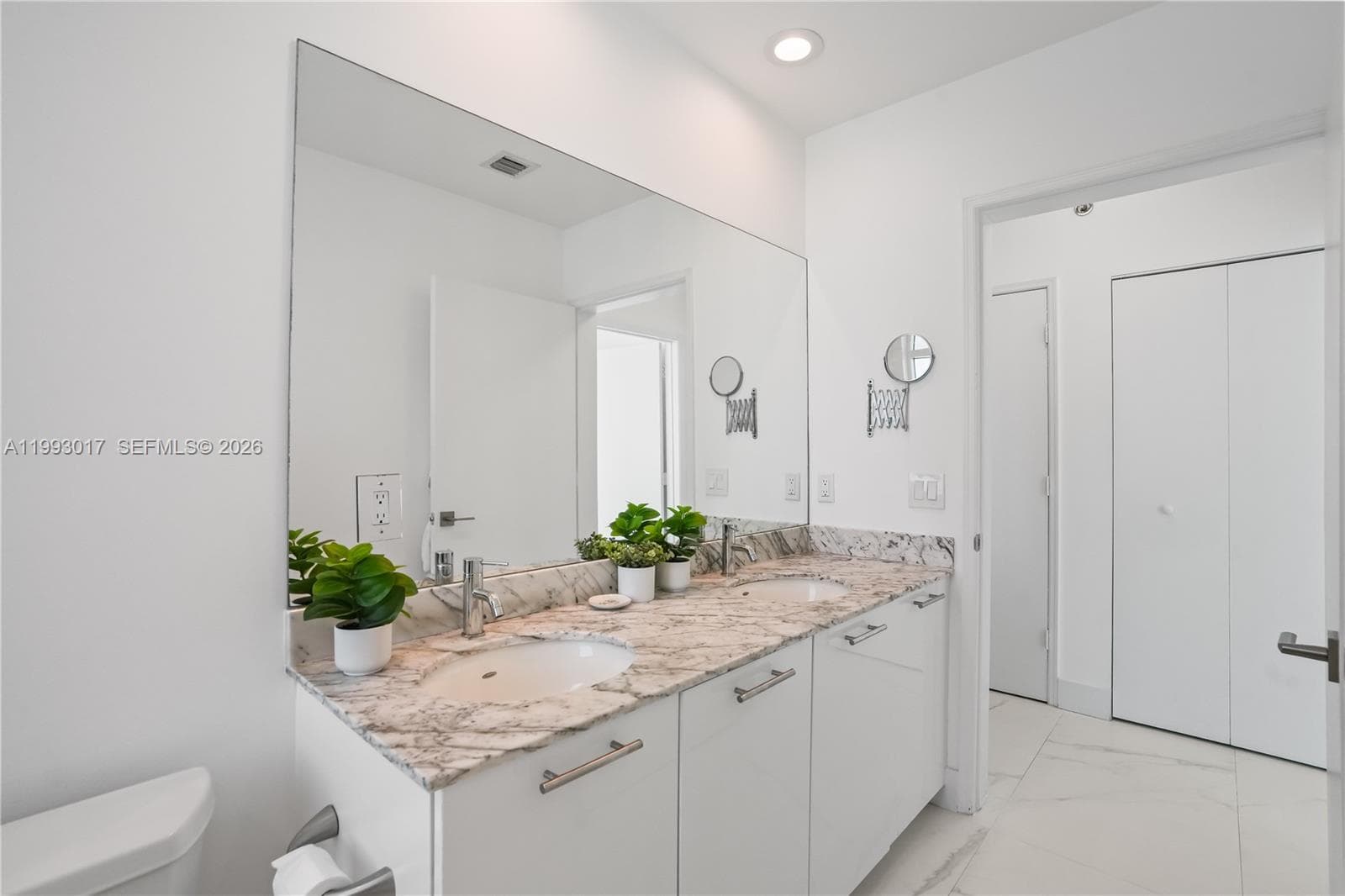950 Brickell Bay Dr # 4101, Miami FL 33131 — 18