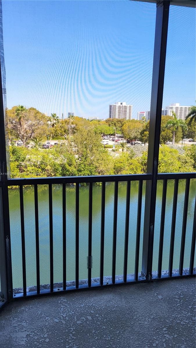 3401 N Country Club Dr # 402, Aventura FL 33180 — 2