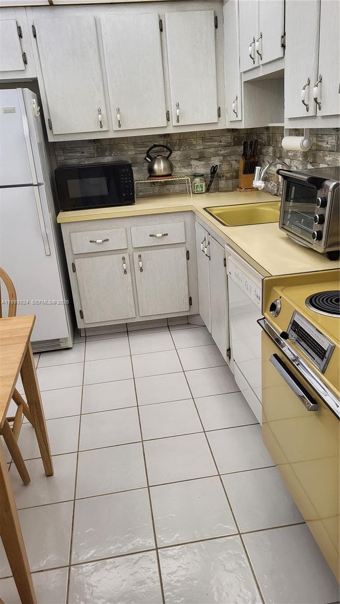 3401 N Country Club Dr # 402, Aventura FL 33180 — 36