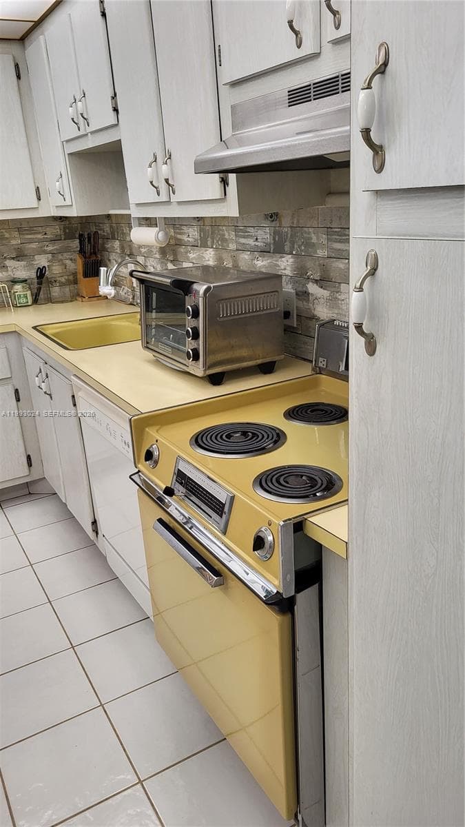 3401 N Country Club Dr # 402, Aventura FL 33180 — 37