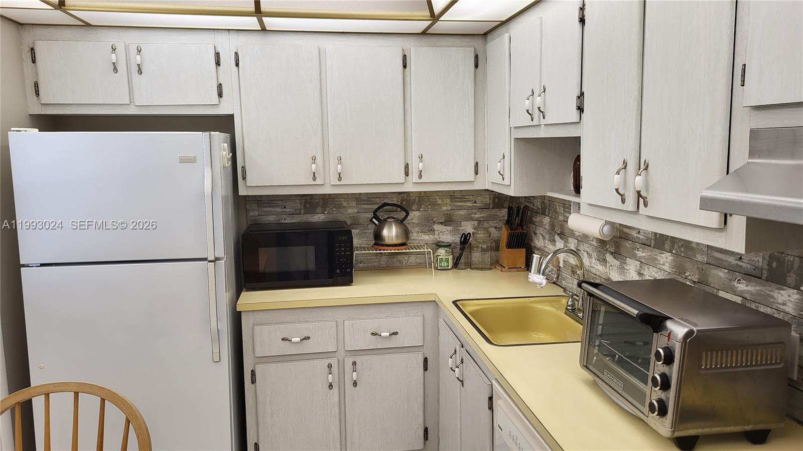 3401 N Country Club Dr # 402, Aventura FL 33180 — 35