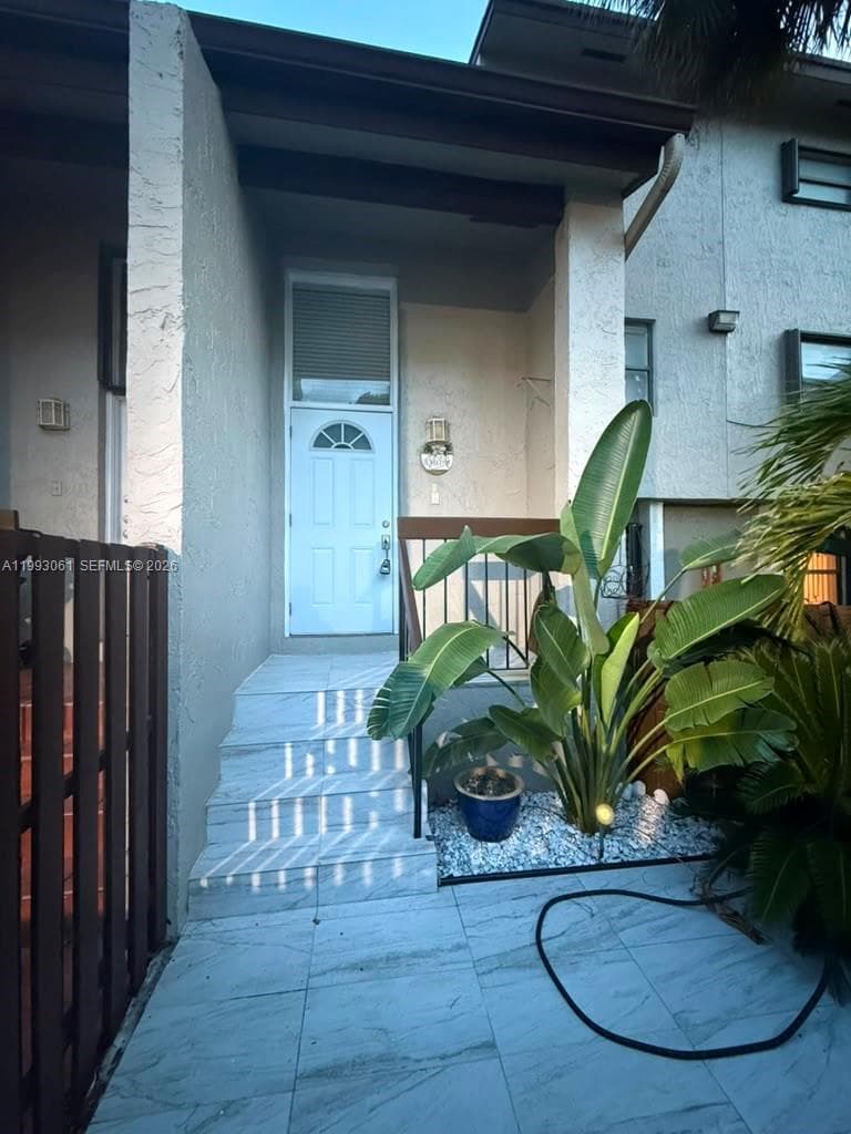 10000 NW 9th St Cir # 11, Miami FL 33172 — 1
