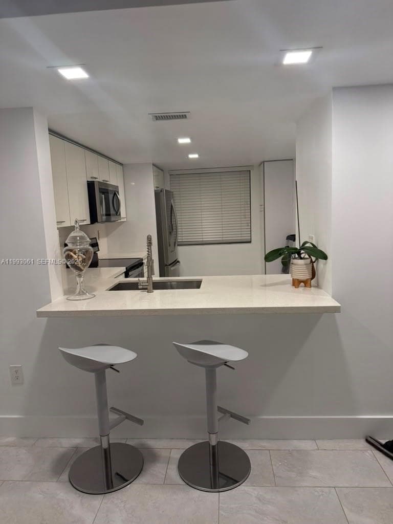 10000 NW 9th St Cir # 11, Miami FL 33172 — 10