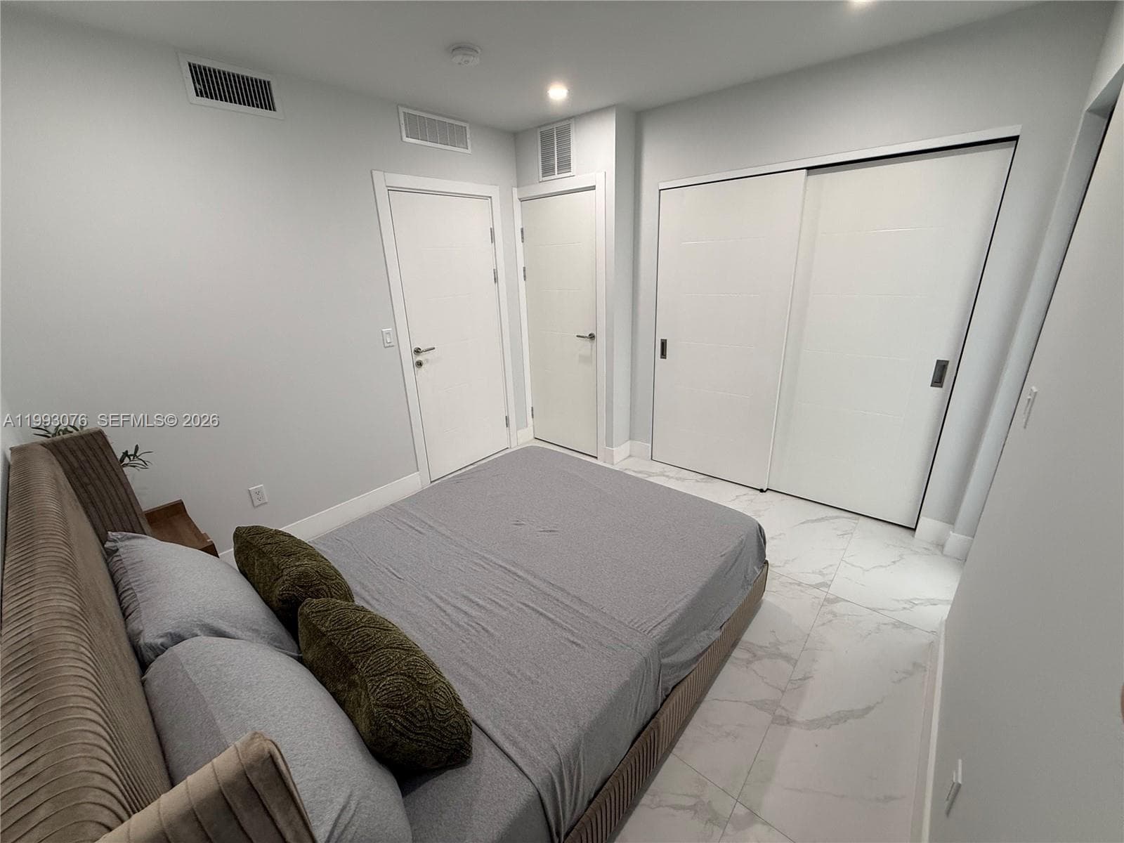 944 Jefferson Ave # 15, Miami Beach FL 33139 — 12
