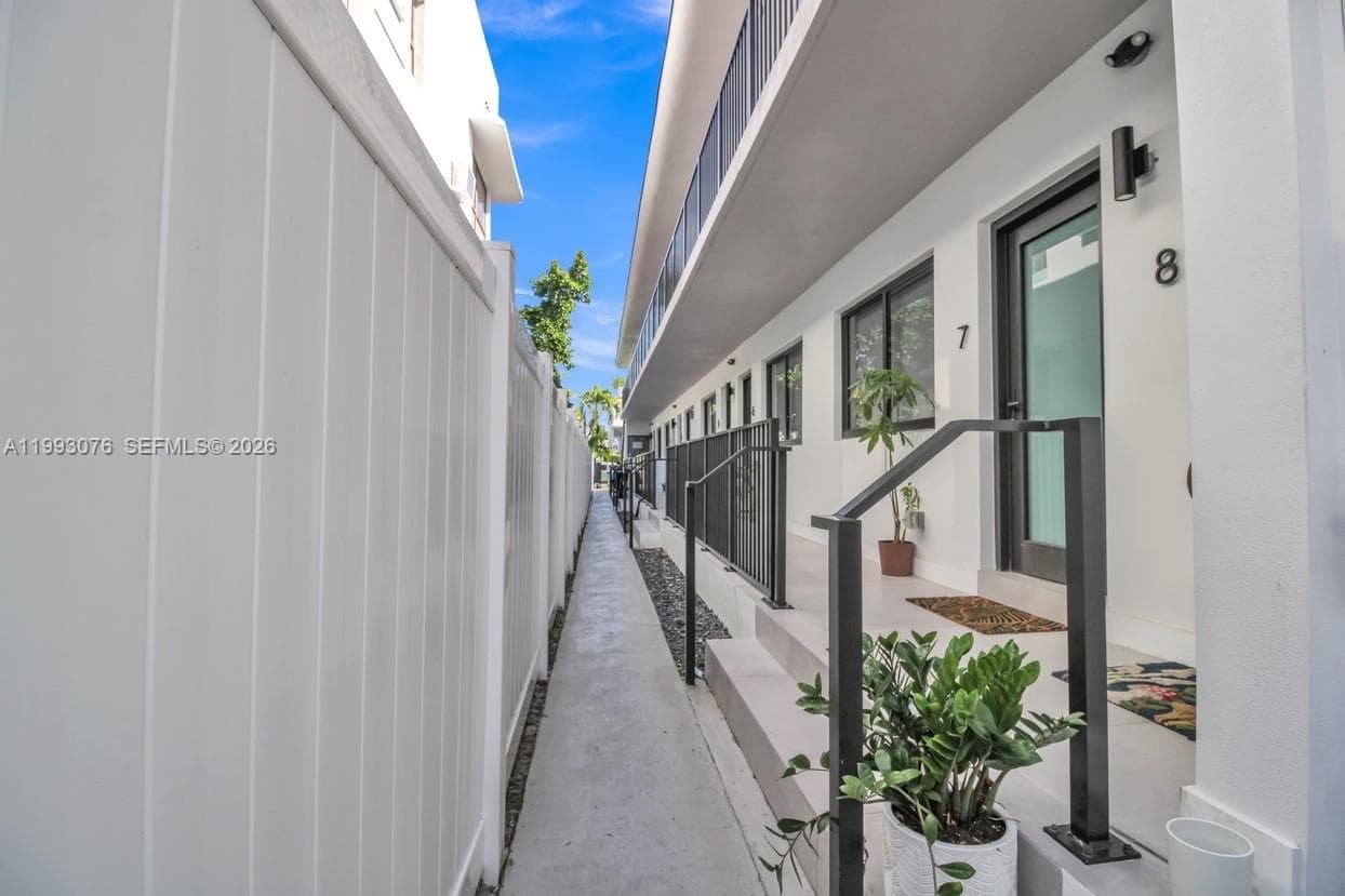 944 Jefferson Ave # 15, Miami Beach FL 33139 — 22
