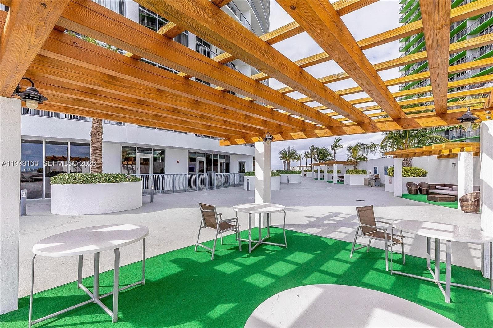 1750 N Bayshore Dr # 2401, Miami FL 33132 — 33