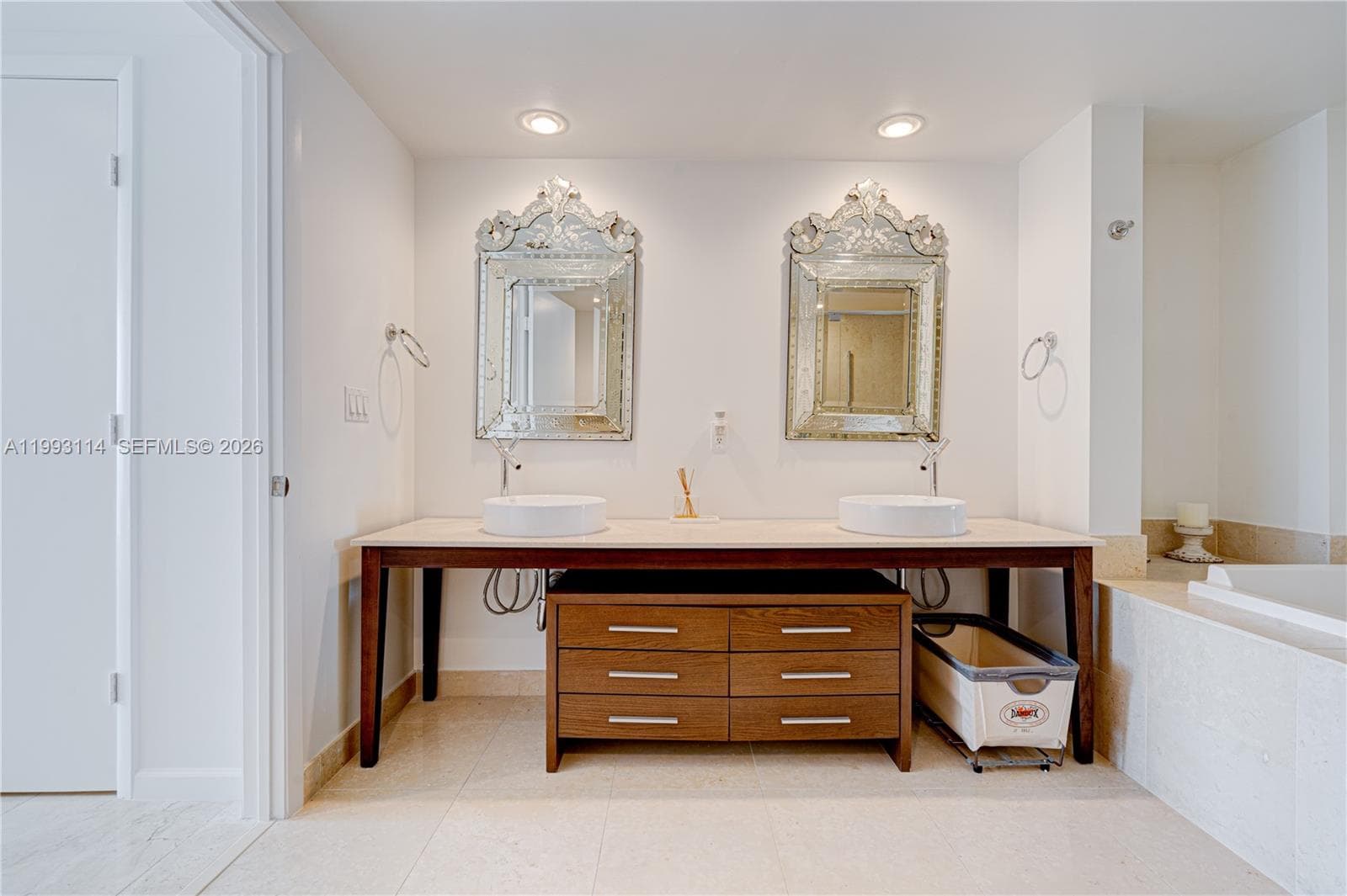 495 Brickell Ave # 3505, Miami FL 33131 — 34