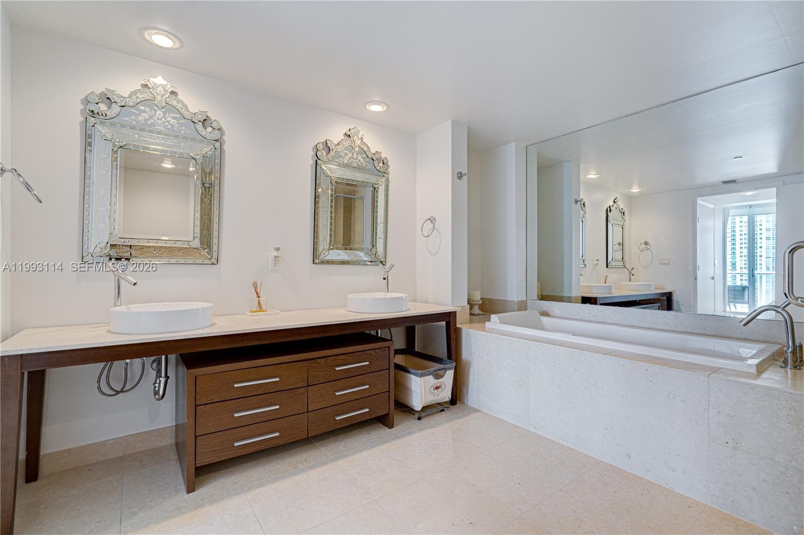 495 Brickell Ave # 3505, Miami FL 33131 — 33
