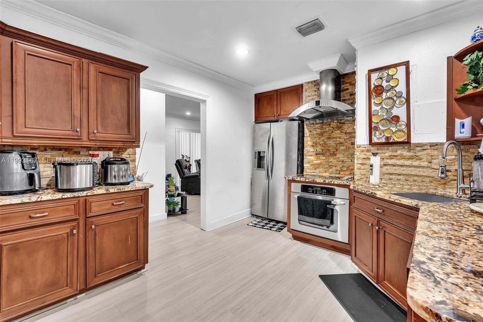 340 W 55th St, Hialeah FL 33012 — 11