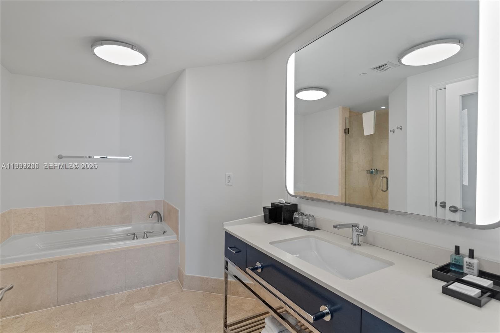 4401 Collins Ave # 2612, Miami Beach FL 33140 — 30