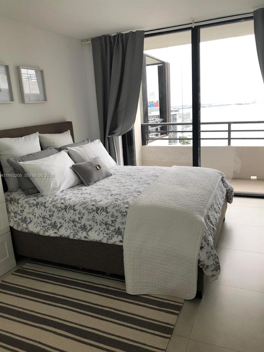 2333 Brickell Ave, Miami FL 33129 — 10