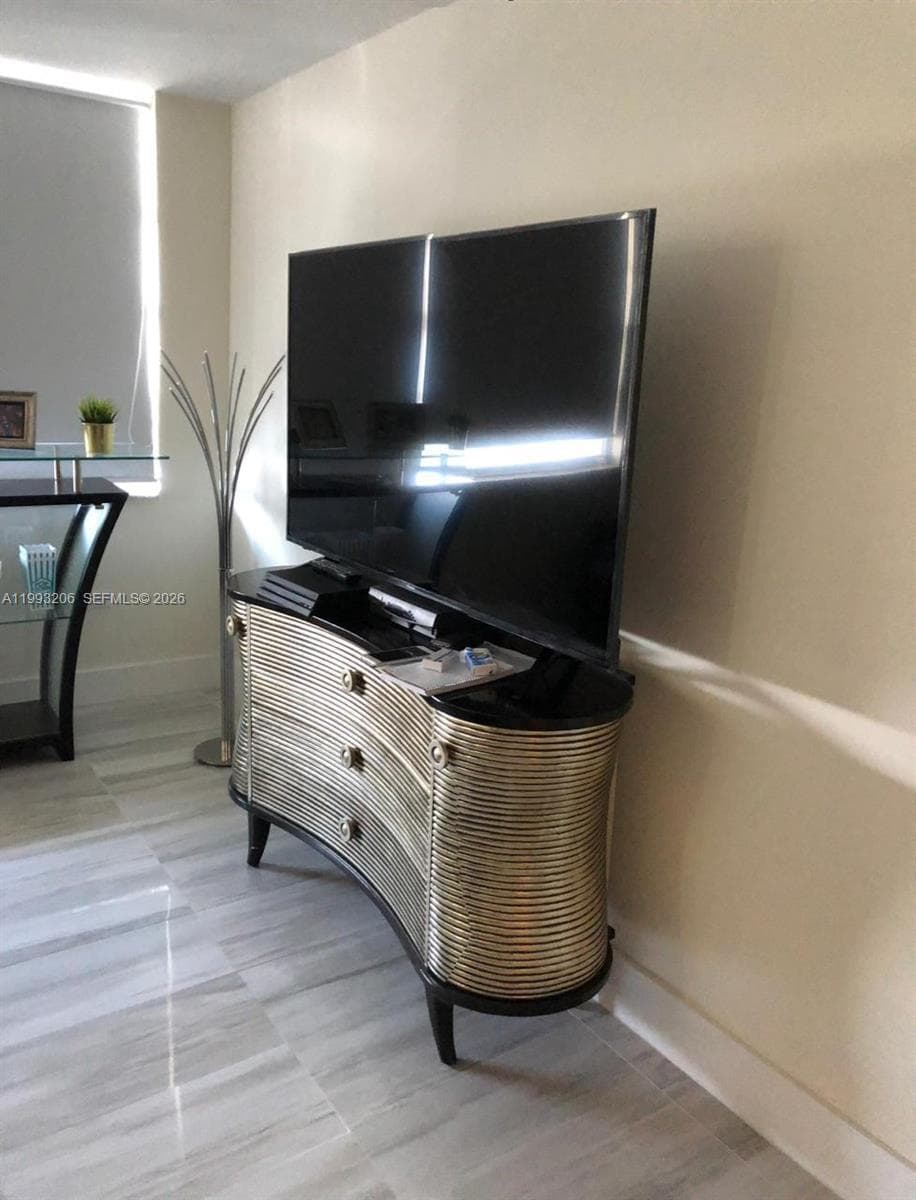 7135 Collins Ave # 525, Miami Beach FL 33141 — 7