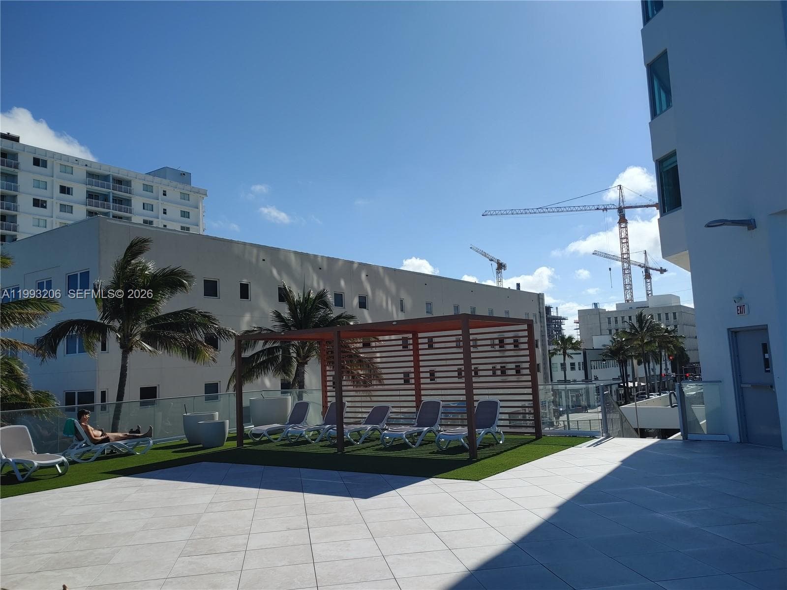 7135 Collins Ave # 525, Miami Beach FL 33141 — 36