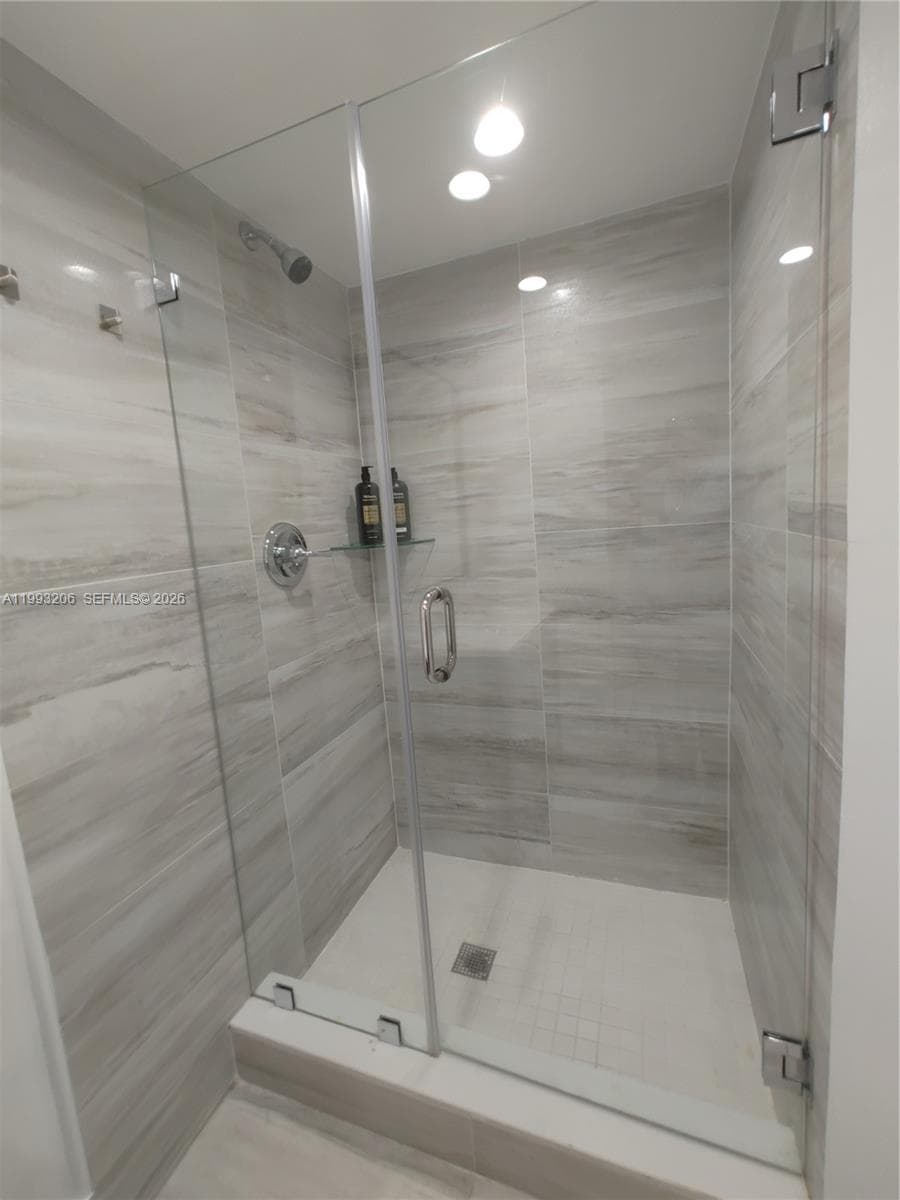 7135 Collins Ave # 525, Miami Beach FL 33141 — 28