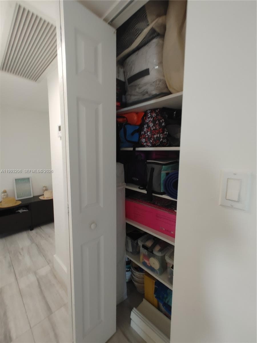 7135 Collins Ave # 525, Miami Beach FL 33141 — 33