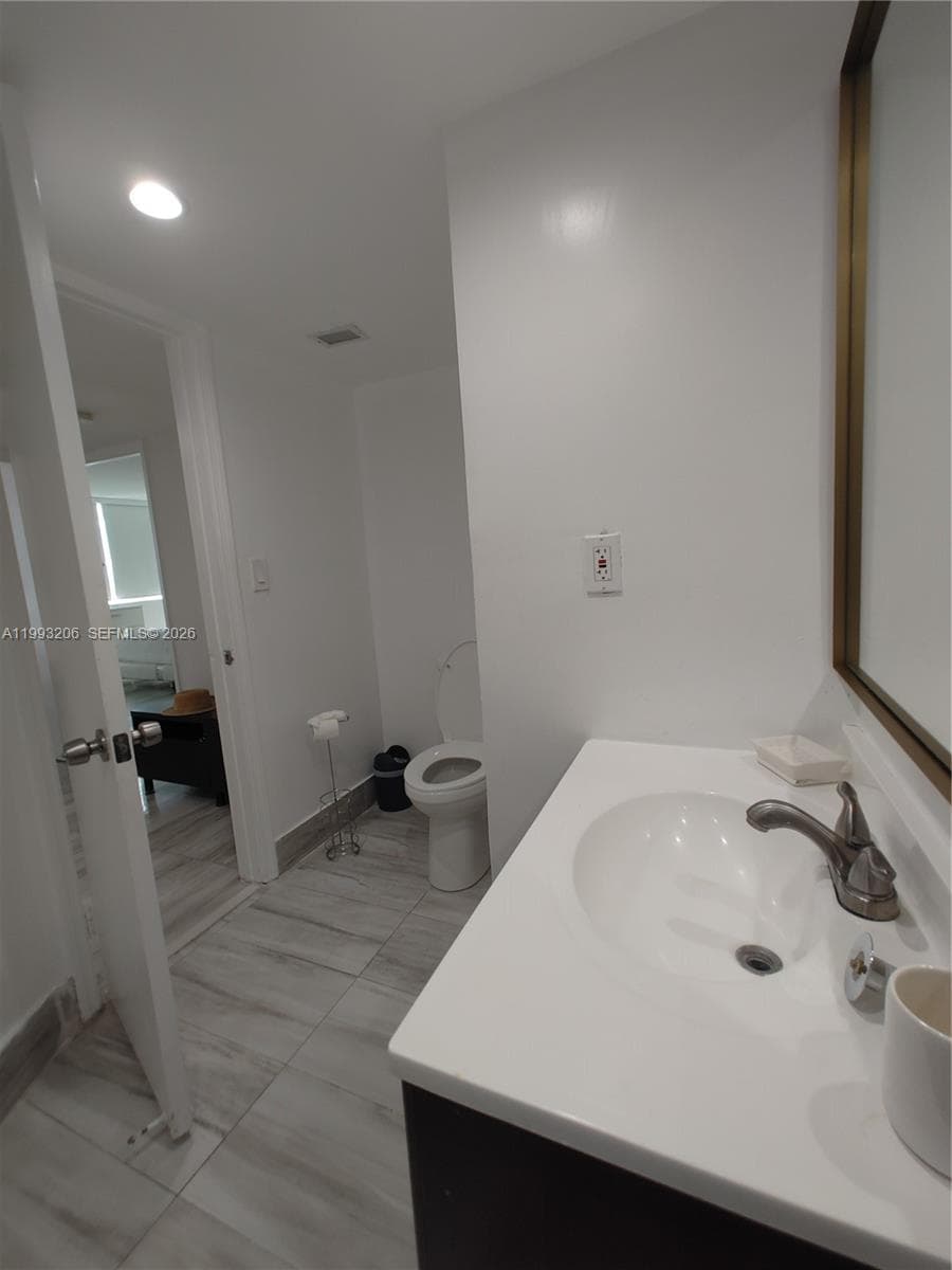 7135 Collins Ave # 525, Miami Beach FL 33141 — 29