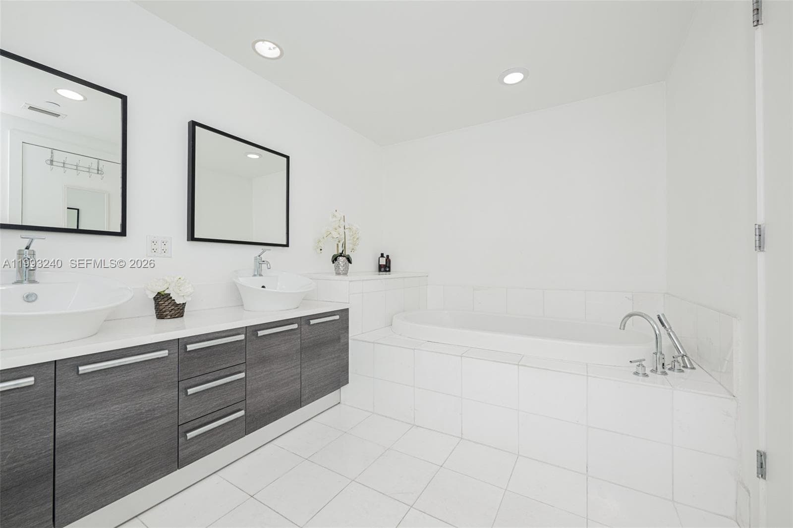 2950 NE 188th St # 139, Aventura FL 33180 — 25