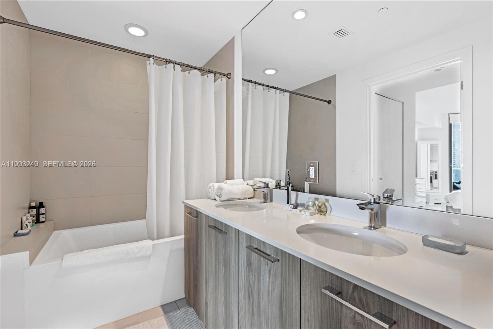 501 NE 31 St # 2407, Miami FL 33137 — 14