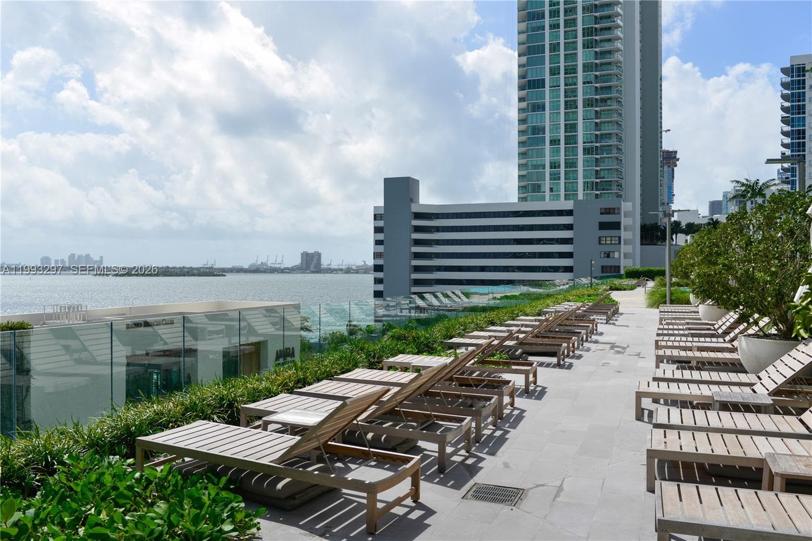 650 NE 32nd St # 2104, Miami FL 33137 — 32