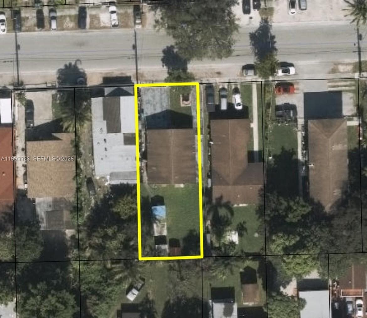 3066 NW 28th St, Miami FL 33142 — 27