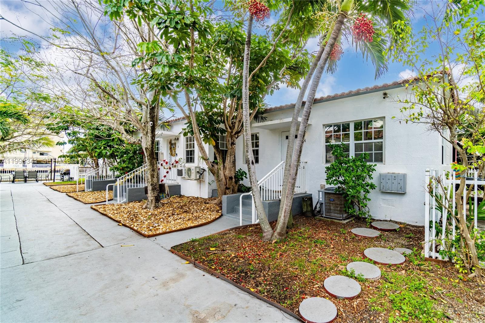 8335 E Crespi Blvd # 4, Miami Beach FL 33141 — 2