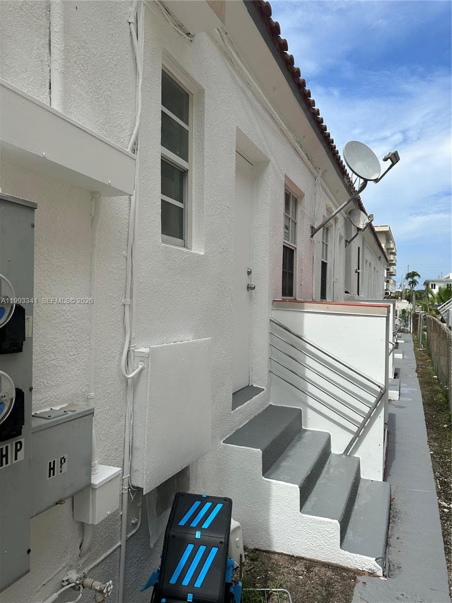 8335 E Crespi Blvd # 4, Miami Beach FL 33141 — 25