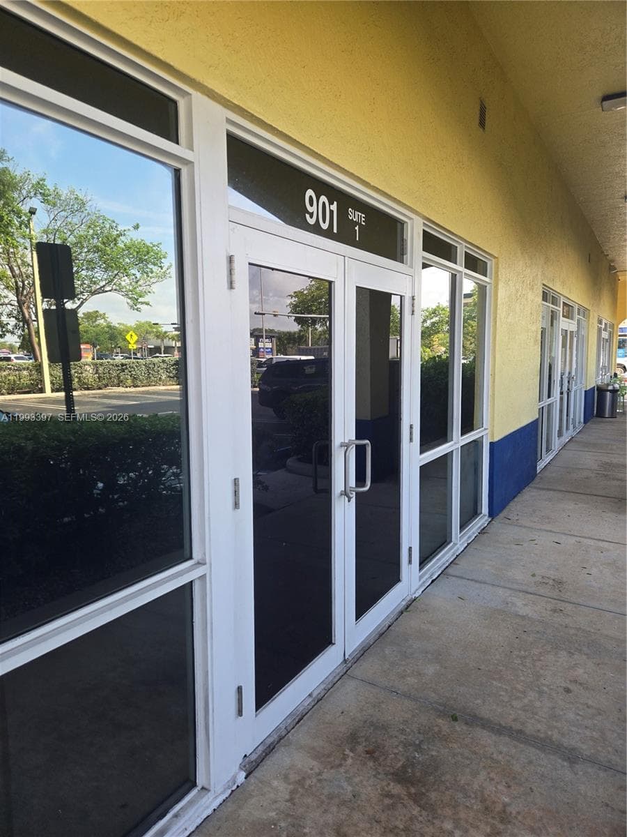 901 N Miami Beach Blvd, North Miami Beach FL 33162 — 3