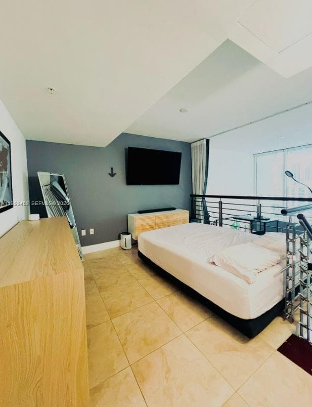 41 SE 5th St # 903, Miami FL 33131 — 10
